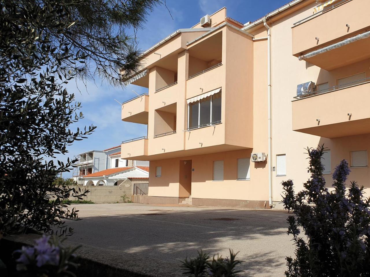 Apartment Valamar Novalja Ngoại thất bức ảnh